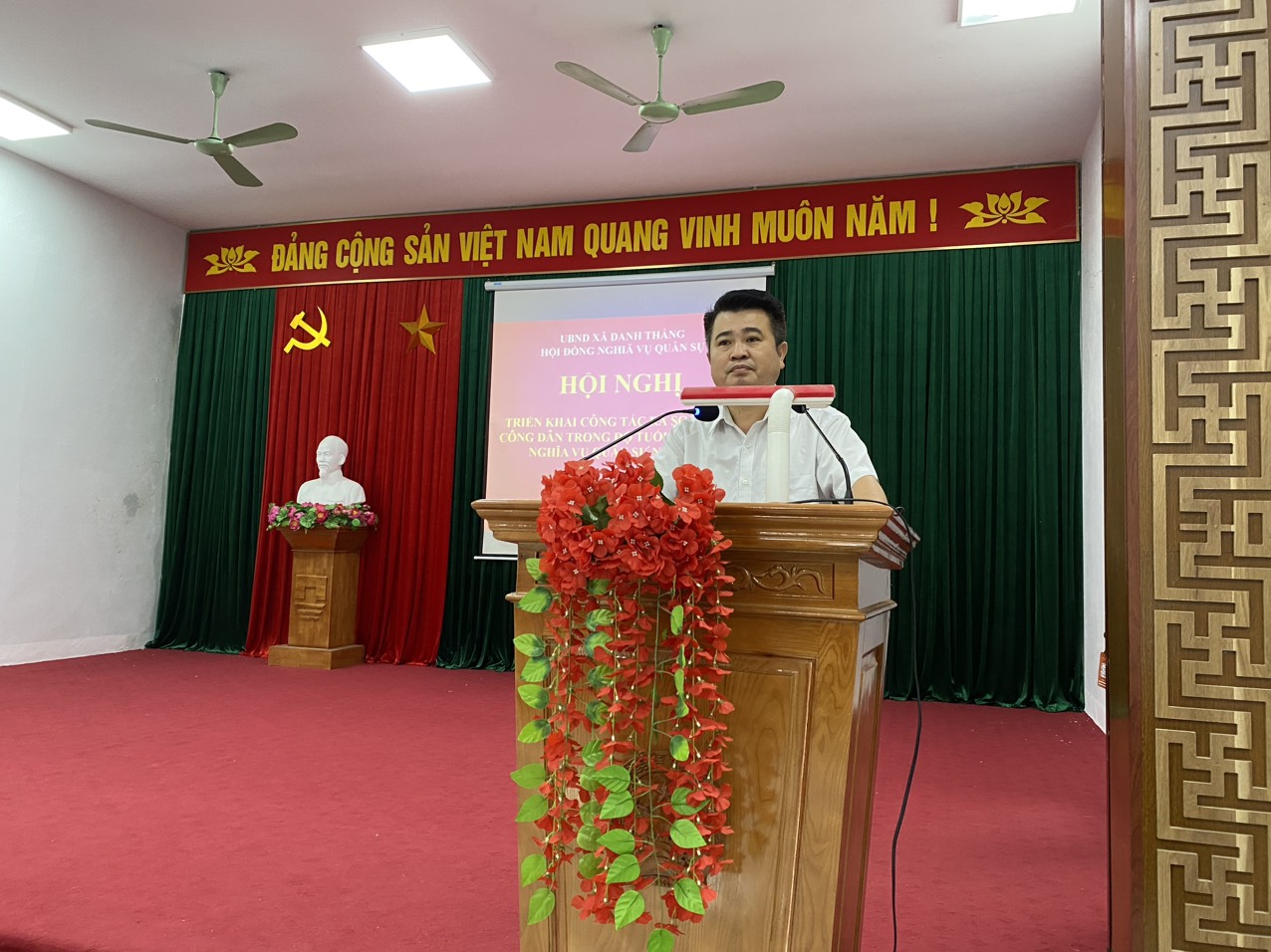 Đ/c Vũ Đình Hảo- Chủ tịch UBND xã- Chủ tịch HĐNV QS xã phát biểu chỉ đạo hội nghị